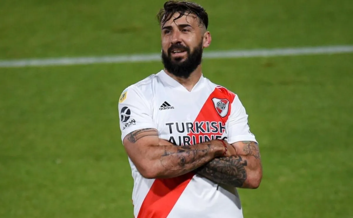 Lucas Pratto fue saludado por todo el mundo River.