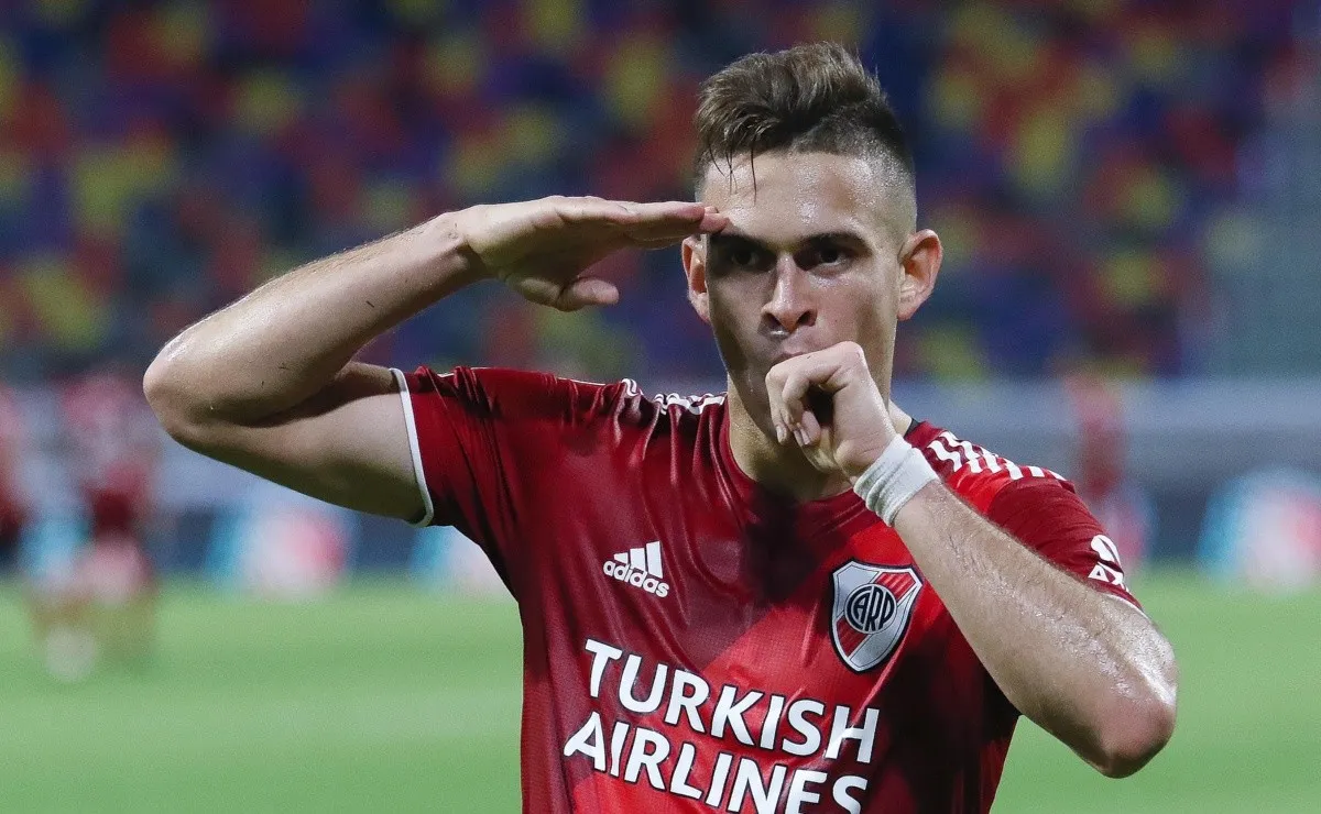 El colombiano todavía no renovó su contrato con River.