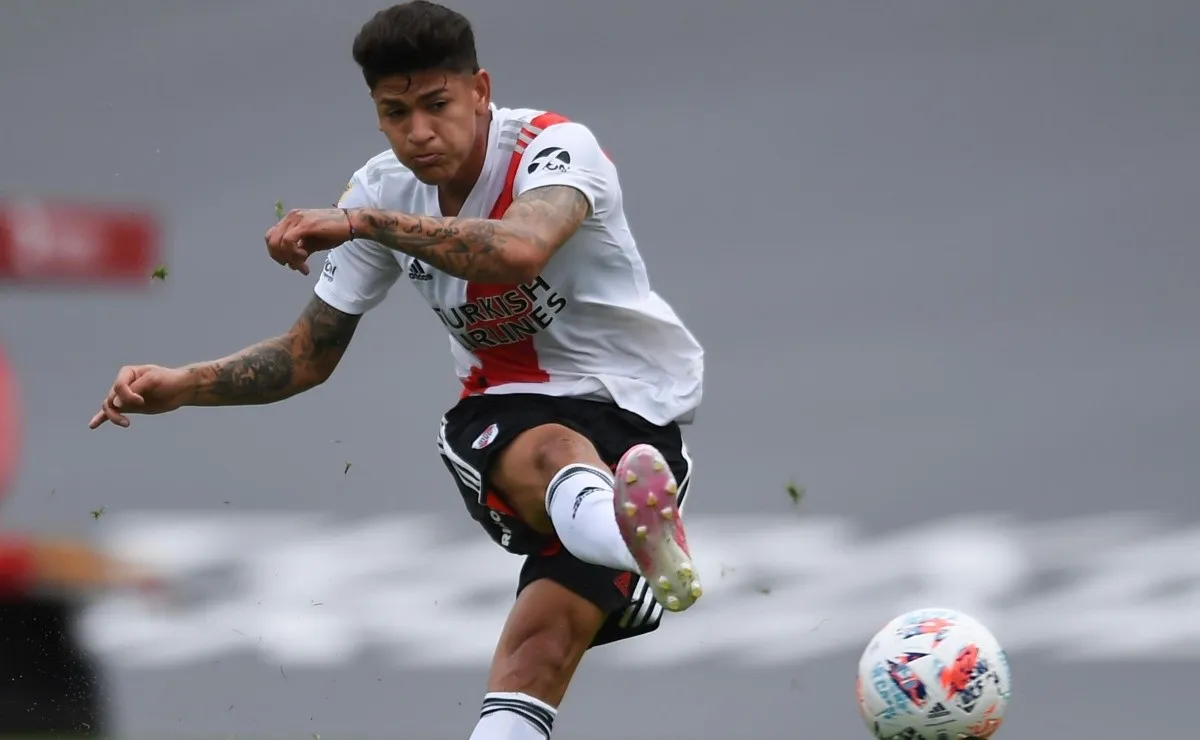 Jorge Carrascal podría salir de River en el próximo mercado de pases, su representante dijo que tuvo contactos con clubes de Italia y España.