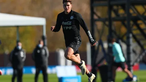 Julián Álvarez hizo su debut con la Selección mayor Argentina en las Eliminatorias Sudamericanas contra Chile.