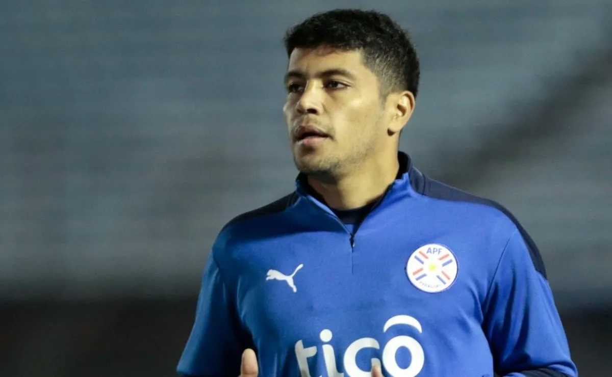 Uruguay y Paraguay se enfrentaron en el Estadio Centenario por la quinta fecha de las Eliminatorias Sudamericanas. Robert Rojas fue la única presencia riverplatense en el partido.