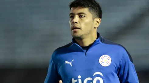 Uruguay y Paraguay se enfrentaron en el Estadio Centenario por la quinta fecha de las Eliminatorias Sudamericanas. Robert Rojas fue la única presencia riverplatense en el partido.