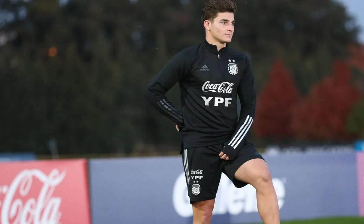 Julián Álvarez irá al banco de suplentes esta noche frente a Chile