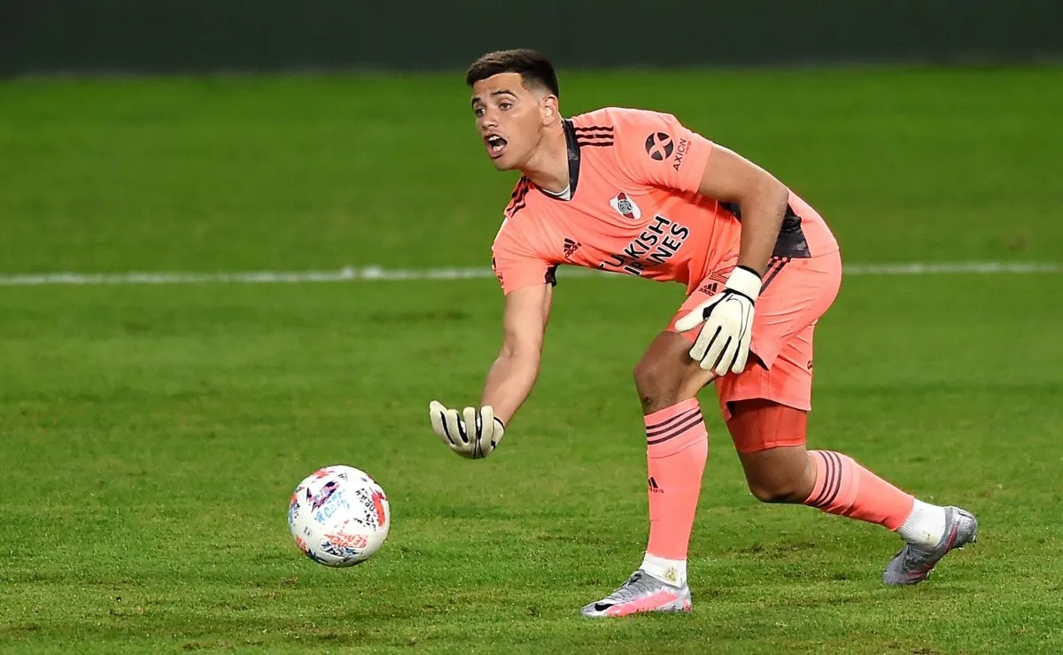 El arquero está cerca de firmar su primer contrato con River.