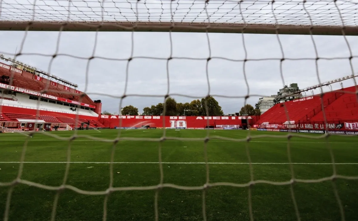 El Estadio Diego Armando Maradona tiene capacidad para 24 mil espectadores.