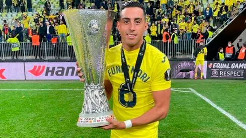 Ramiro Funes Mori con la UEFA Europa League que obtuvo con el Villarreal ante el Manchester United.