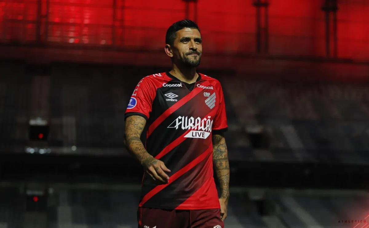 Lucho González jugó su último partido como profesional. Atlético Paranaense venció 4 a 0 a Aucas por la sexta fecha de la Copa Sudamericana.