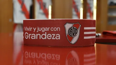 La cinta de capitán frente a Fluminense llevó consigo el nuevo slogan.