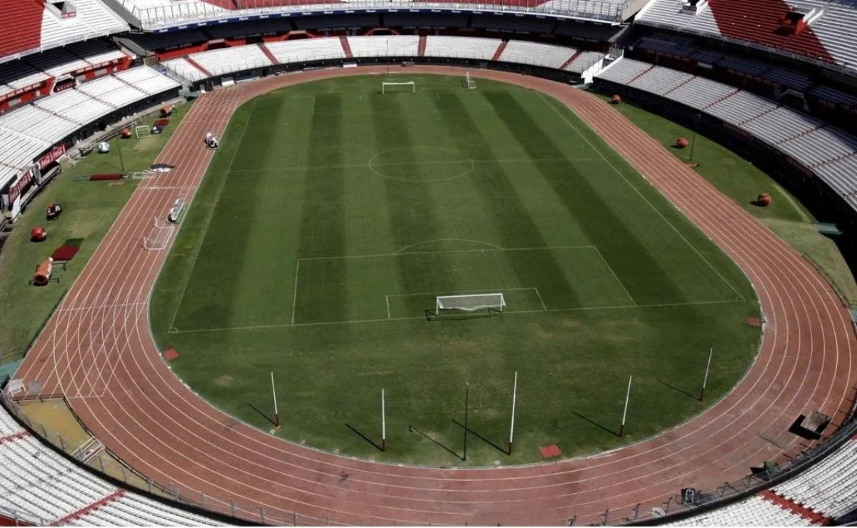 La pista de atletismo del Monumental fue removida en las últimas obras.
