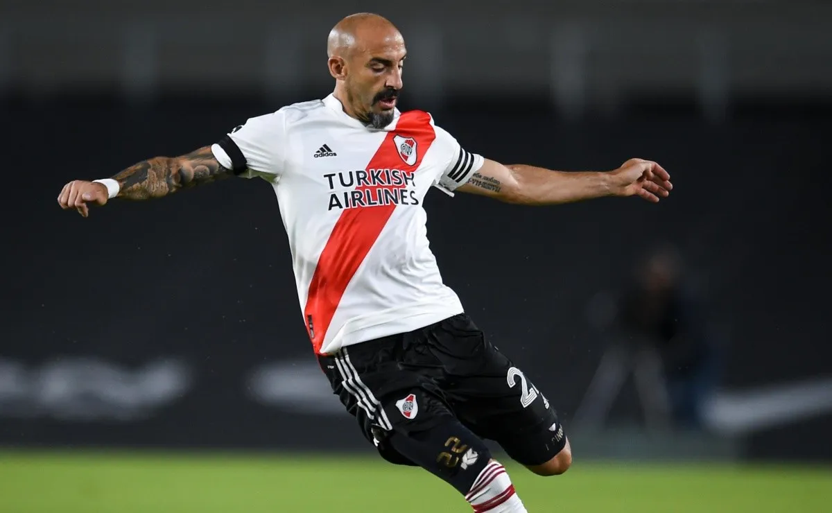 Javier Pinola volverá a las canchas después de casi tres meses