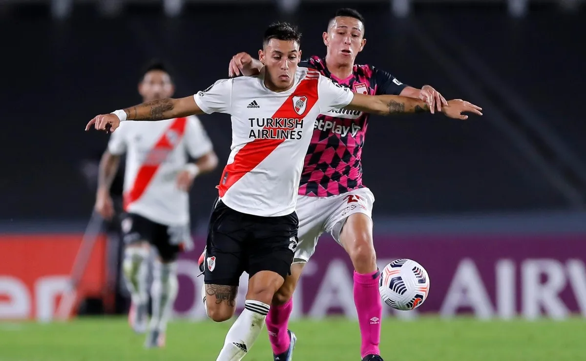 El defensor central tuvo su debut absoluto con la camiseta de River.