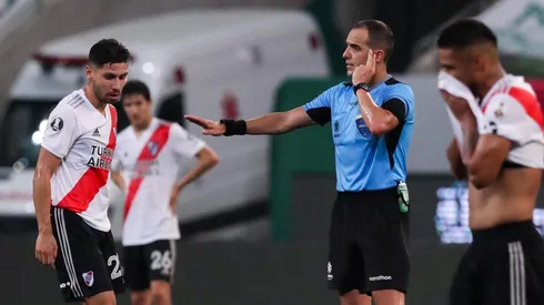 Esteban Ostojich dirigió a River contra Palmeiras el pasado 12 de enero por la semifinal de la Copa Libertadores 2020. Ahora volverá a arbitrarlo contra Fluminense.
