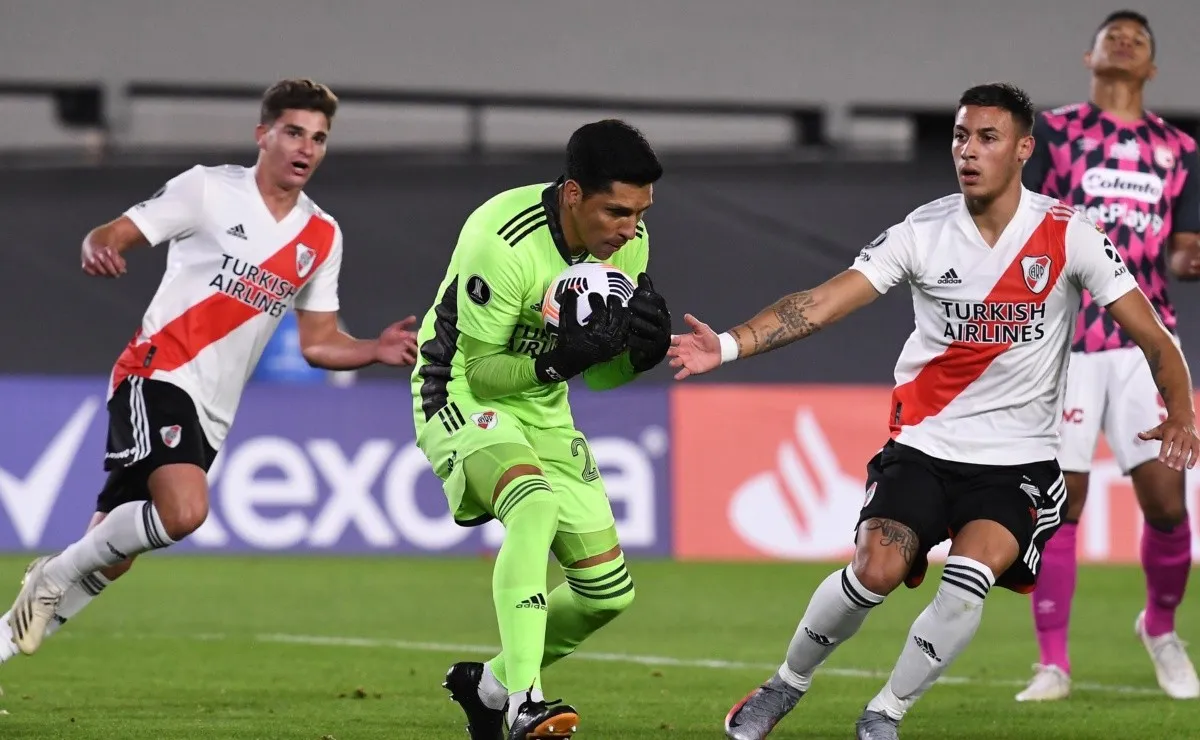 La presentación del mediocampista en el arco de River llegó hasta Israel.