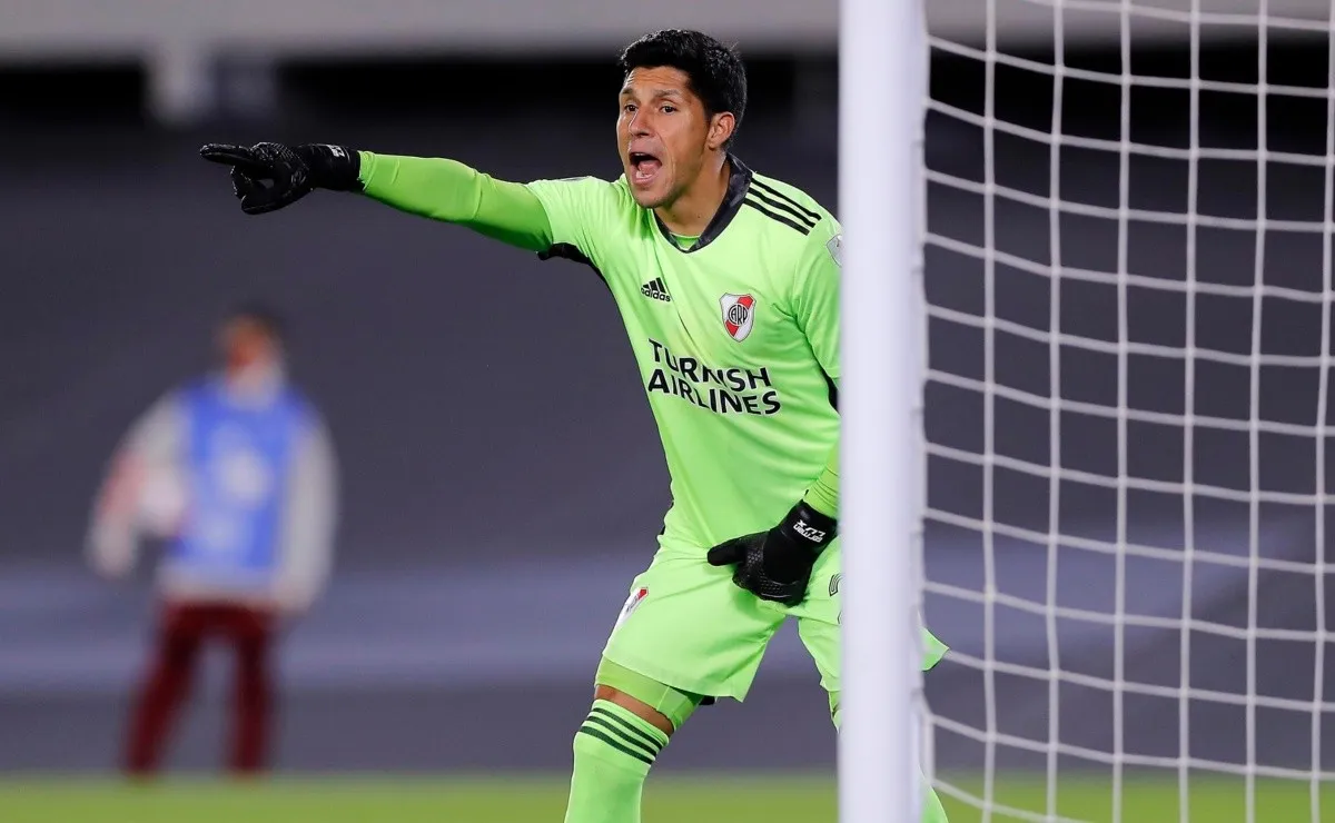 Enzo redondeó un buen primer tiempo ante Santa Fe.