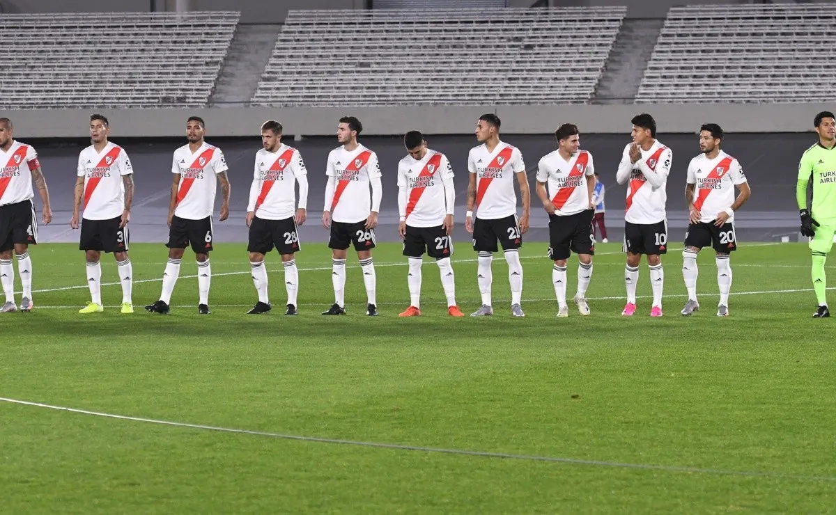 La formación de River ante Independiente Santa Fe: no hubo jugadores en el banco de suplentes.