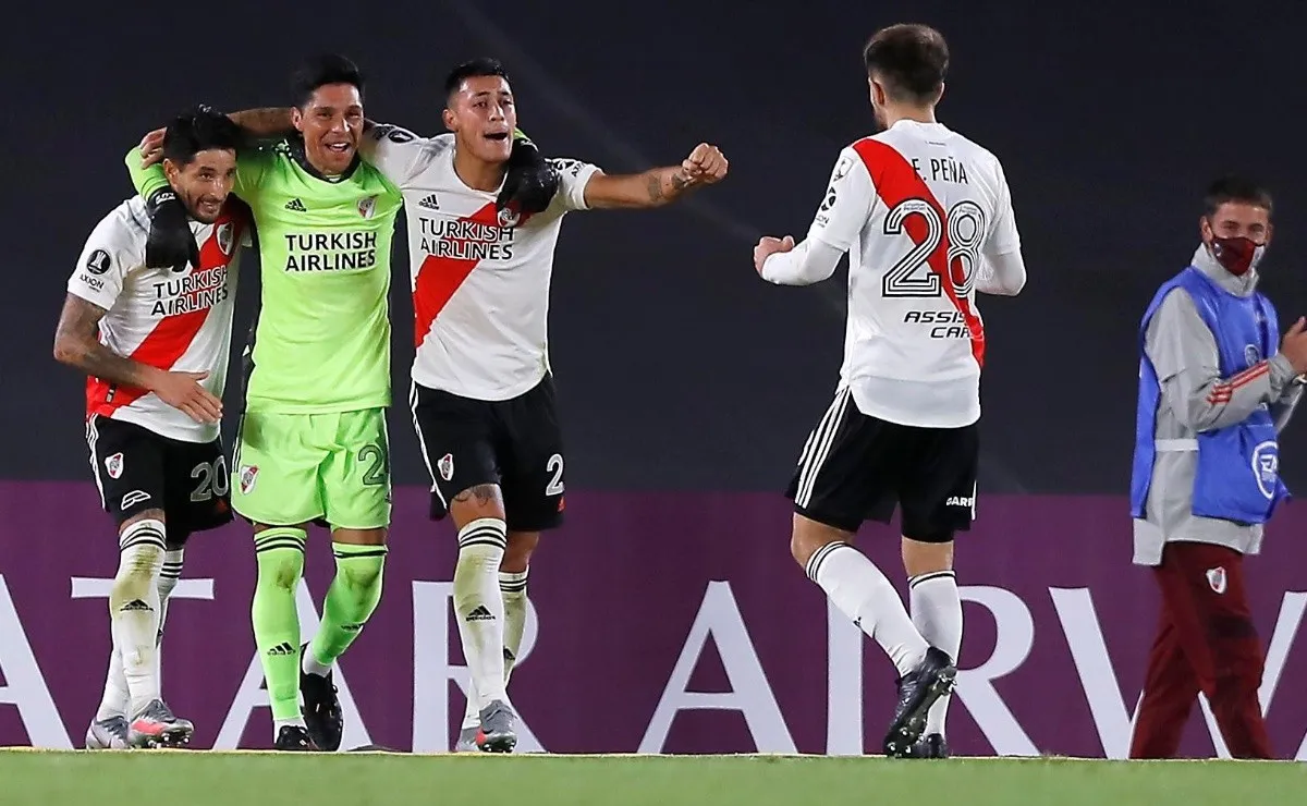 Los futbolistas que no pudieron estar presentes quisieron homenajear a sus compañeros