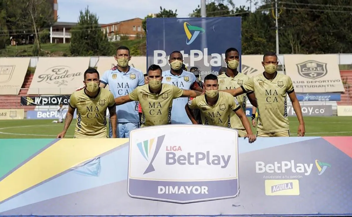 En Colombia, Aguilas Doradas tuvo que salir a disputar un partido frente a Boyacá Chicó con solo siete jugadores.