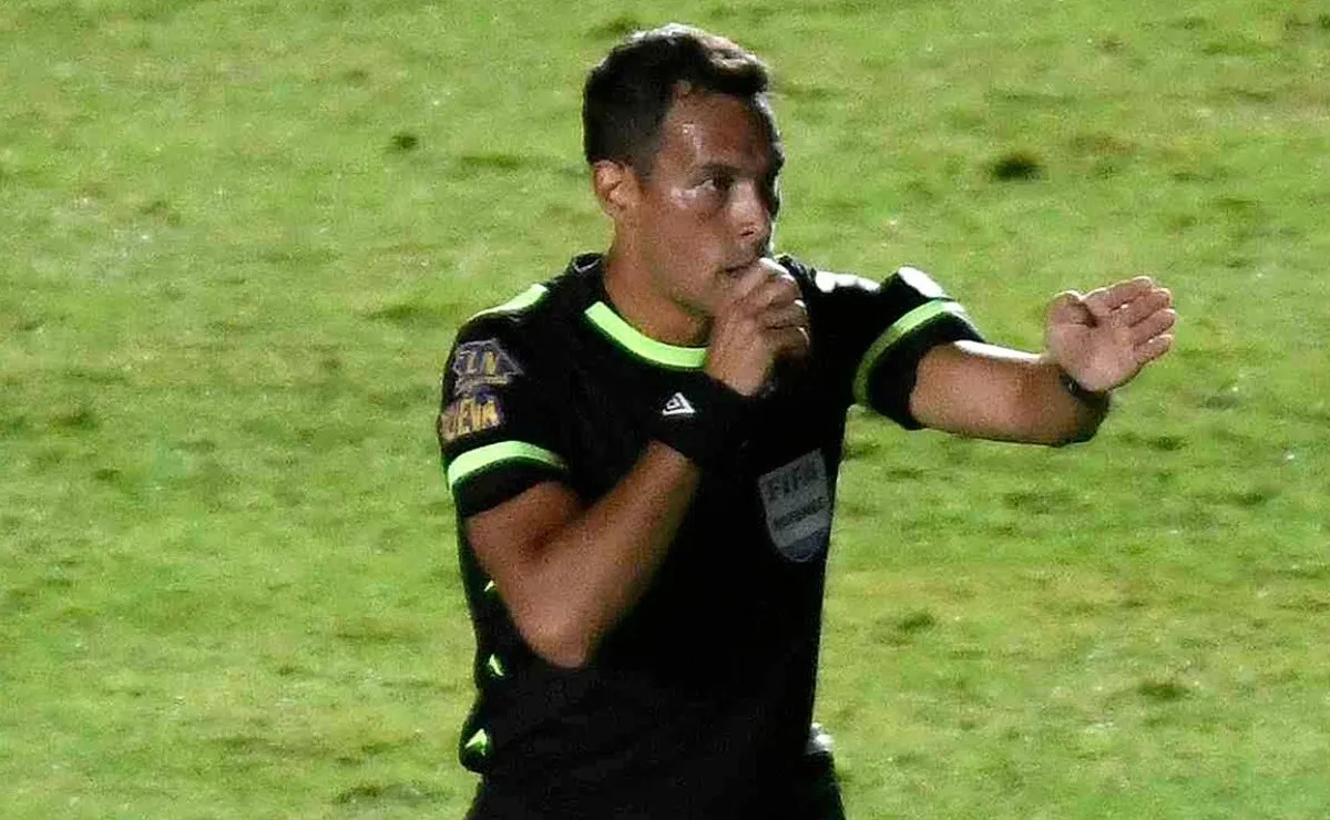 Facundo Tello fue el árbitro del partido entre River y Boca por los cuartos de final de la Copa de la Liga Profesional y tuvo una actuación para el olvido.