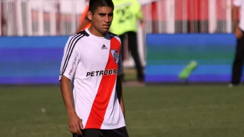 Cristian Villagra jugó en River entre 2007 y 2010, en total disputó 108 partidos, convirtió tres goles y ganó el Clausura de 2008 bajo en mando de Diego Simeone.