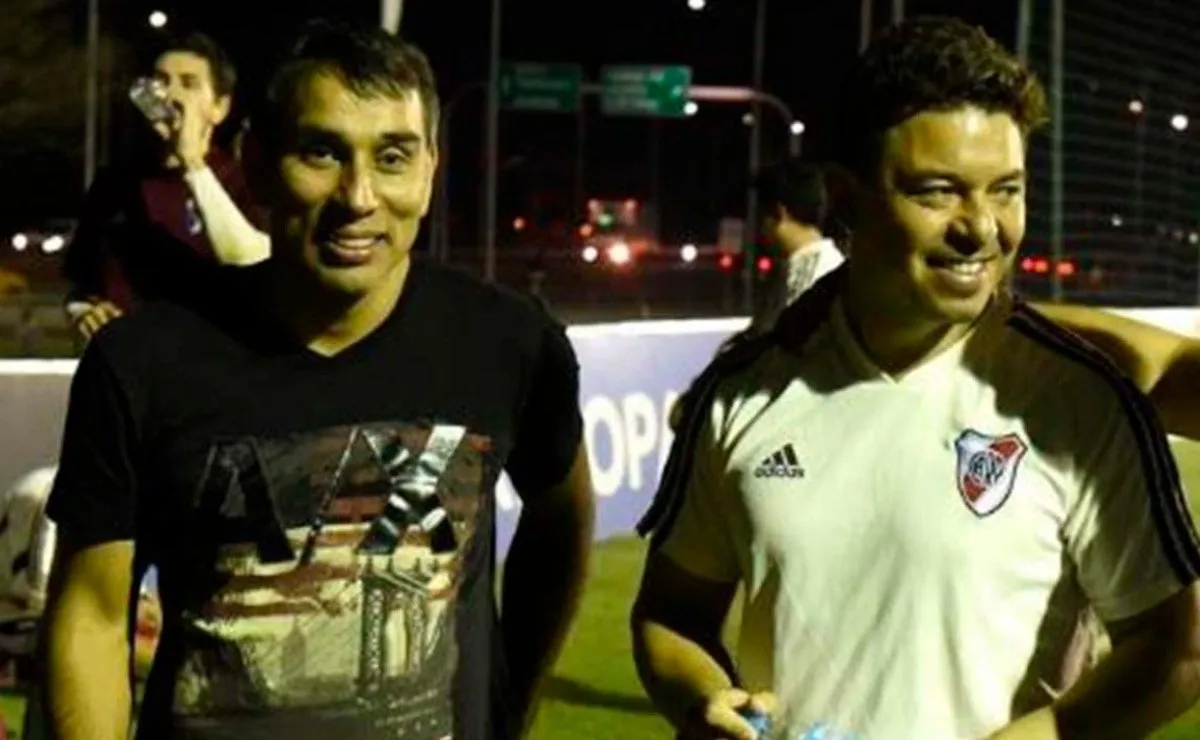 Nelson Cuevas junto a Marcelo Gallardo en Paraguay. Pipino y el Muñeco compartieron plantel en River y se hicieron grandes amigos.