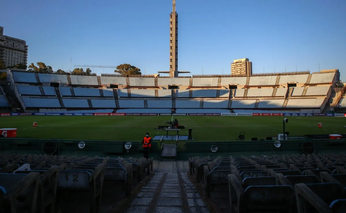 El Estadio Centenario tiene una capacidad para 60235 espectadores.