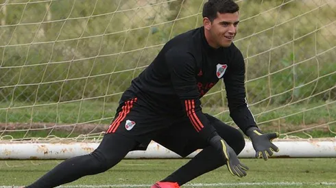 ¿Quién es el arquero juvenil que atajará en el superclásico?