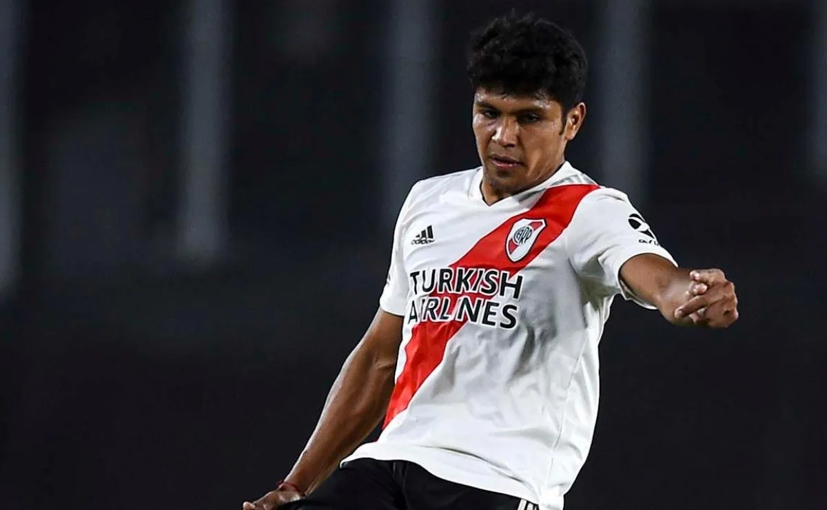 Robert Rojas es el futbolista que saldría si el Muñeco decide que River juegue con línea de cuatro en el fondo. En caso de jugar con tres centrales, el paraguayo sería el líbero.