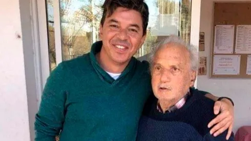 Marcelo Gallardo junto a uno de sus maestros en Inferiores, Martín Pando, que falleció este viernes a los 86 años.