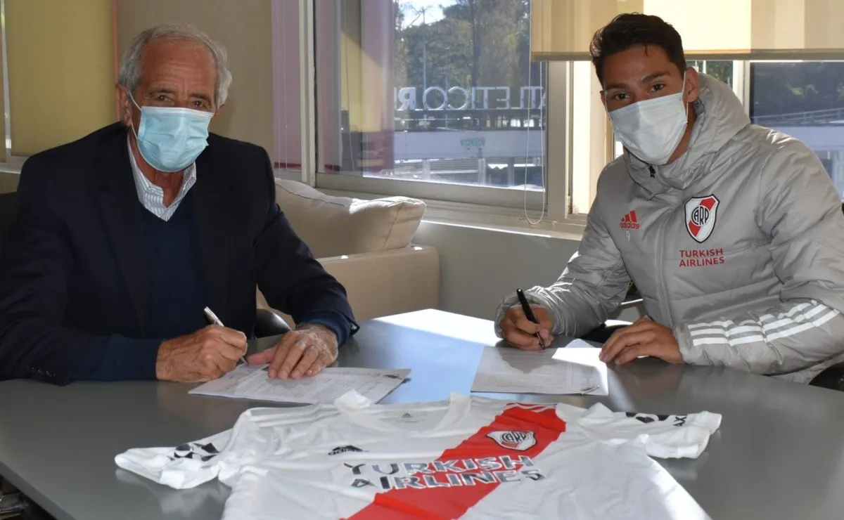 Flabián Londoño Bedoya, la joya colombiana de la Reserva de River firmará su primer contrato con el club, será hasta fines de 2023.