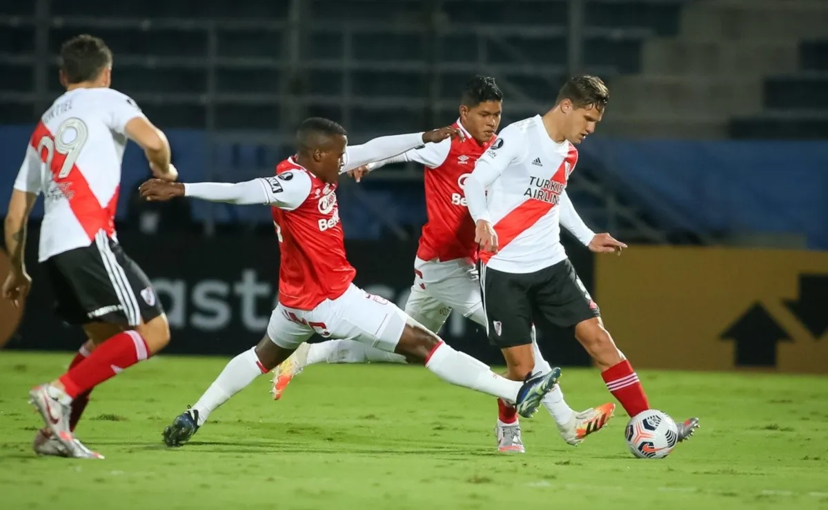 River se mide con Independiente Santa Fe en la Nueva Olla de Asunción por la tercera jornada del Grupo D de la Copa Libertadores.