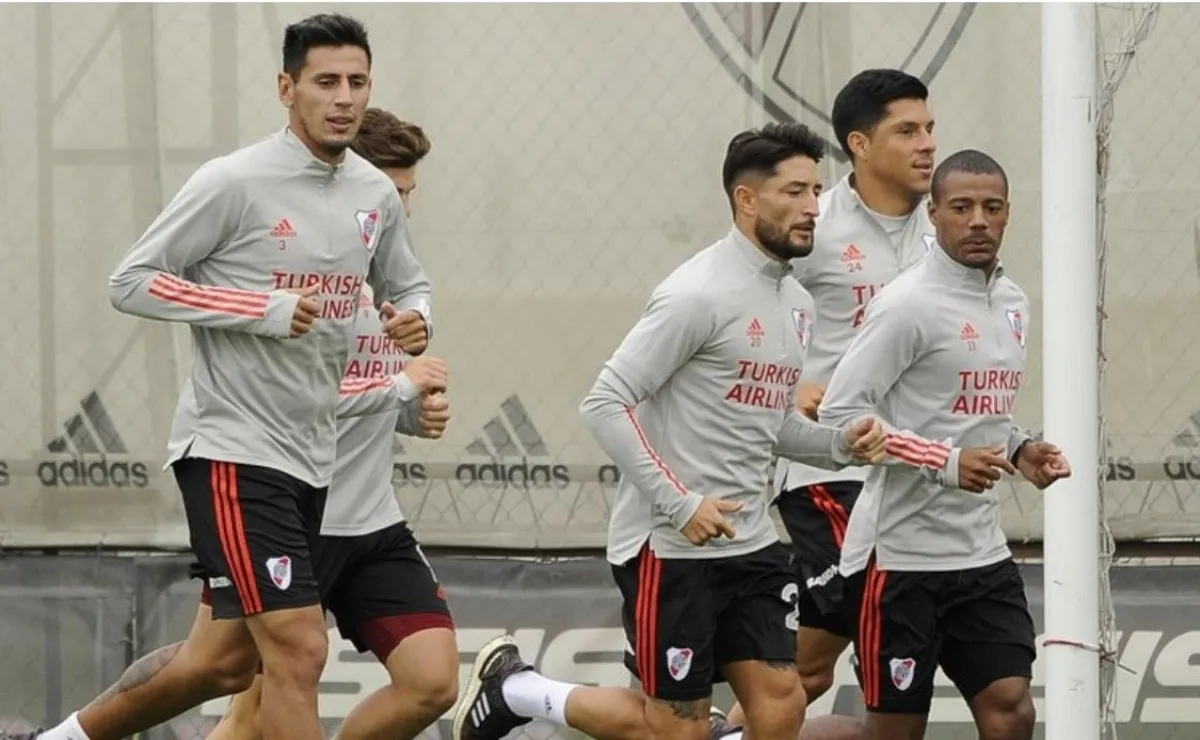 El plantel de River viajará esta tarde a Paraguay.