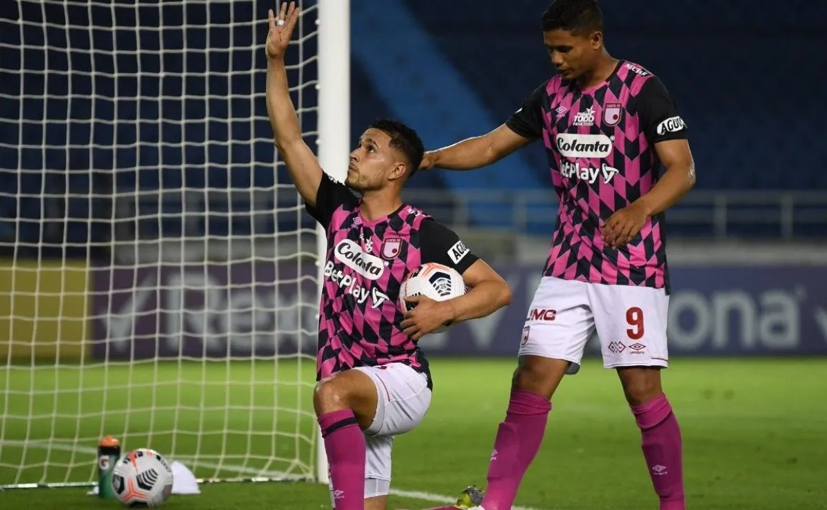 El equipo colombiano enfrenta a River después de haber sido eliminado en la Liga Colombiana.