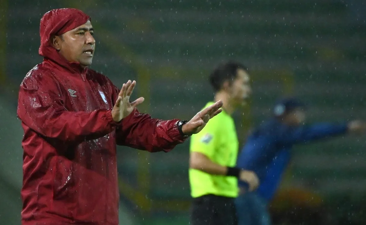 El DT del equipo colombiano se refirió al cambio de sede para el partido con River.