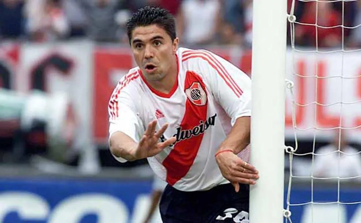 Hace 18 años que River no disputa un partido oficial un 1º de mayo.
