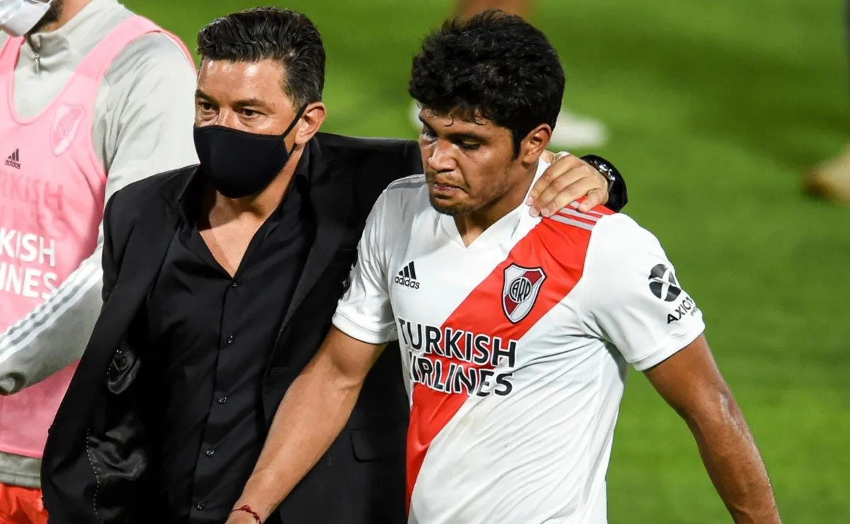 Marcelo Gallardo apostó por el regreso de Robert Rojas en la defensa