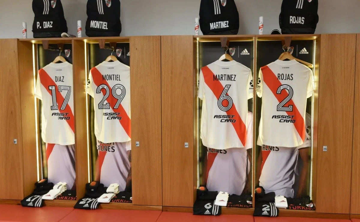 El vestuario Ángel Labruna espera por la llegada del plantel Millonario.