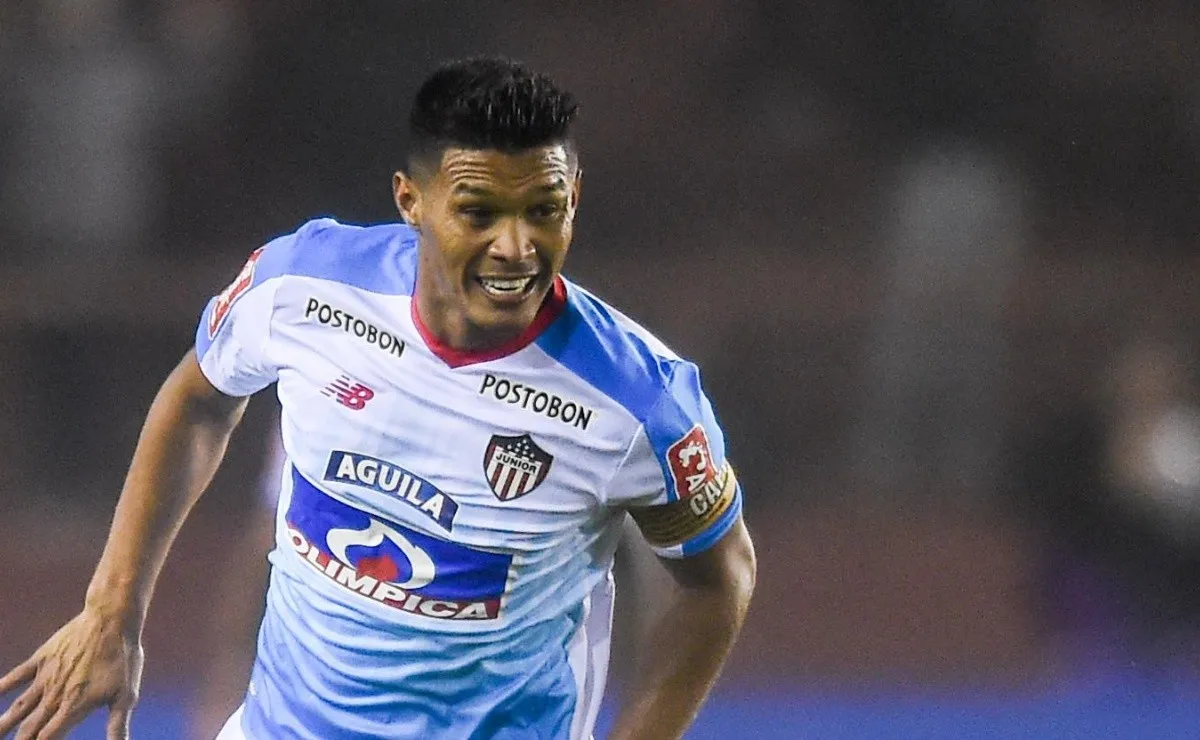 El colombiano padece una lesión que podría dejarlo fuera del duelo ante River por Copa.