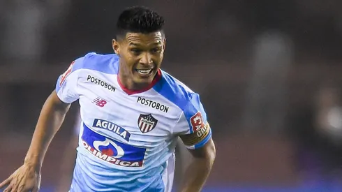 El colombiano padece una lesión que podría dejarlo fuera del duelo ante River por Copa.