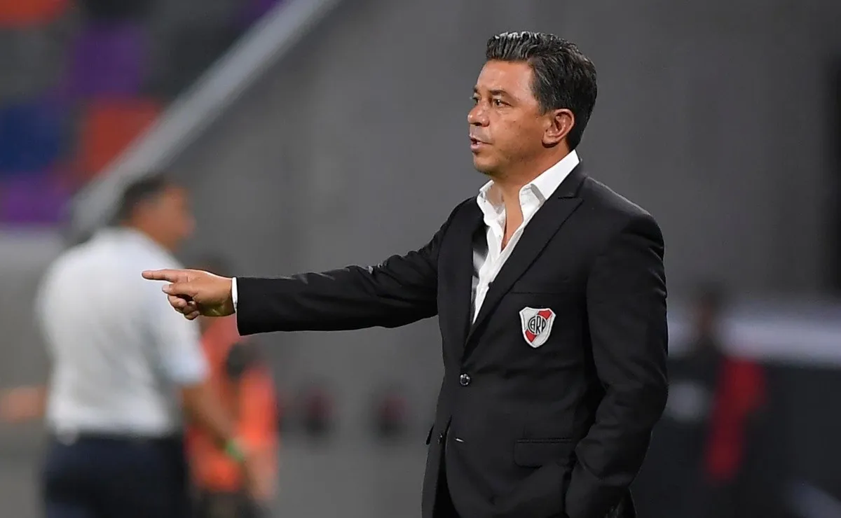 El Muñeco todavía no definió el equipo para enfrentar a Fluminense y analiza un cambio de esquema.