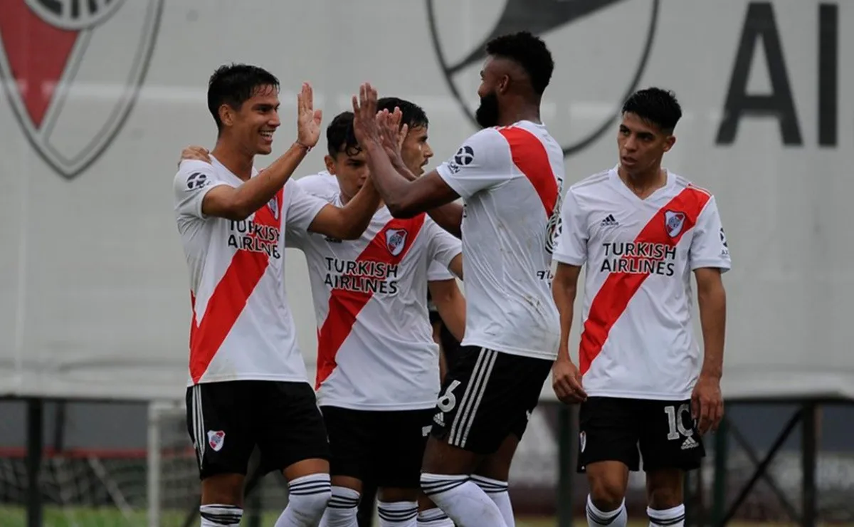 El festejo de Flabián Londoño, el goleador colombiano que fue inscripto en la lista de la Libertadores.