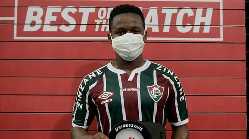 Al término del partido, Cazares recibió el premio al mejor jugador del encuentro.