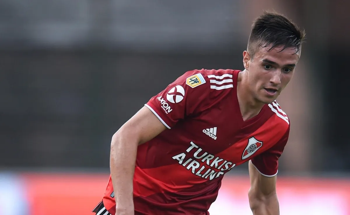 El volante recibió un obsequio de uno de sus compañeros de River.