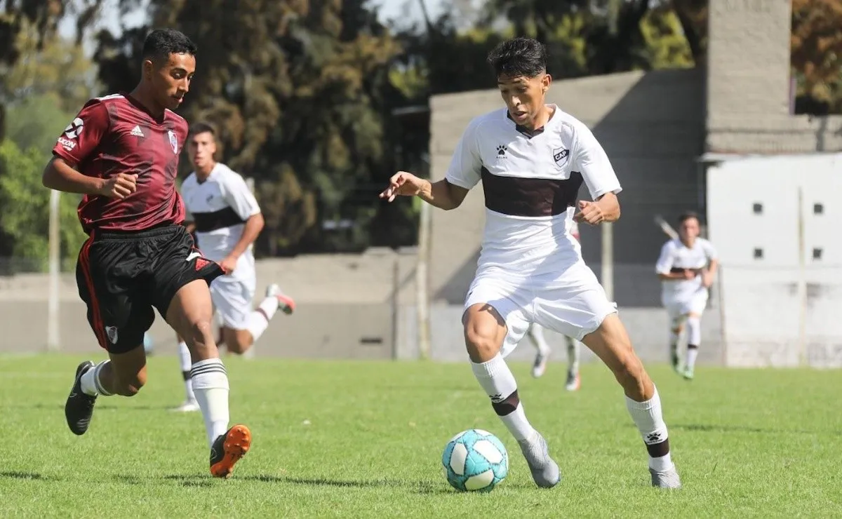 Las categorías más grandes jugaron de visitantes ante Platense y las más chicas lo hicieron en el River Camp.