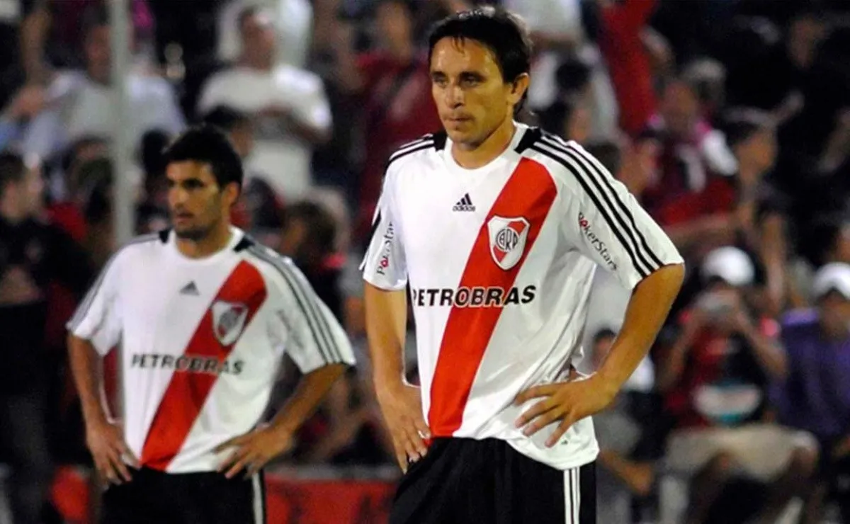 Diego Armando Barrado, que tuvo tres pasos por Riverdejó el fútbol en 2018, se dedicó a la miel y en la actualidad es el Jefe de gabinete de Navarro.
