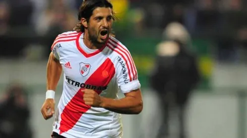 Alejandro Domíguez jugó 76 partidos en River, marcó 17 goles y brindó 19 asistencias. En su primera etapa ganó los Clausura de 2002 y 2003.