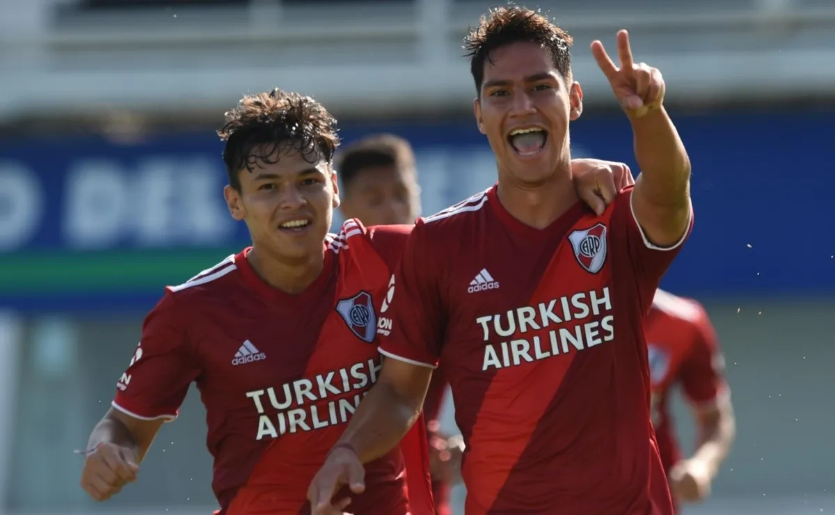 Fernando Guarini elogió al colombiano Flabian Londoño que lleva convertidos nueve goles en la Reserva. El delantero integra la nómina de la Copa Libertadores.