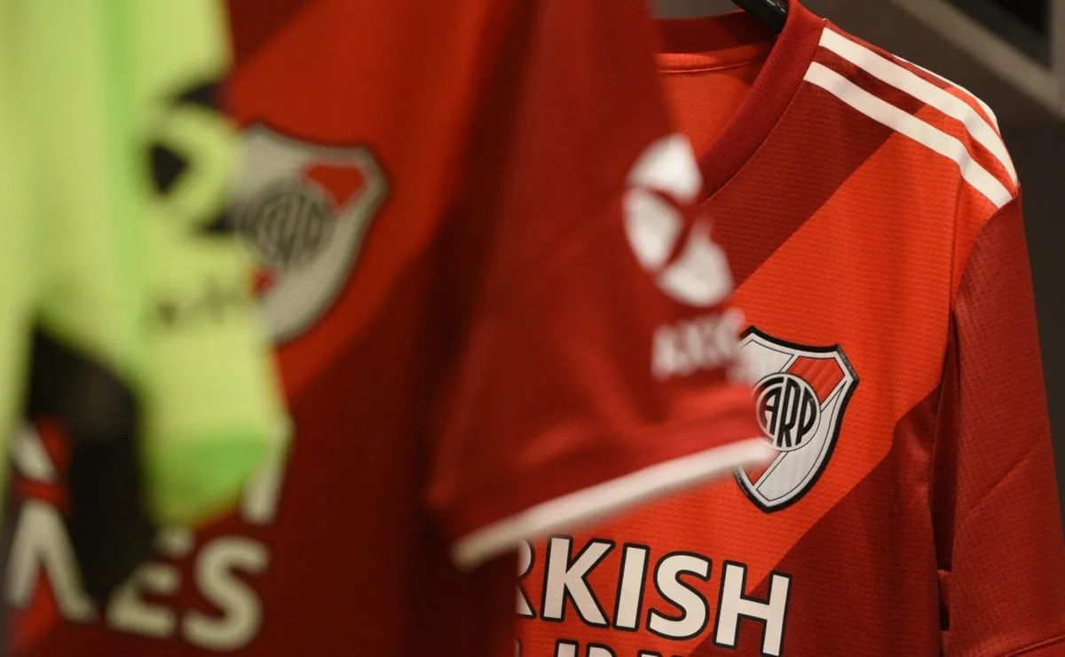 El Más Grande va a utilizar la camiseta alternativa frente a Central Córdoba.