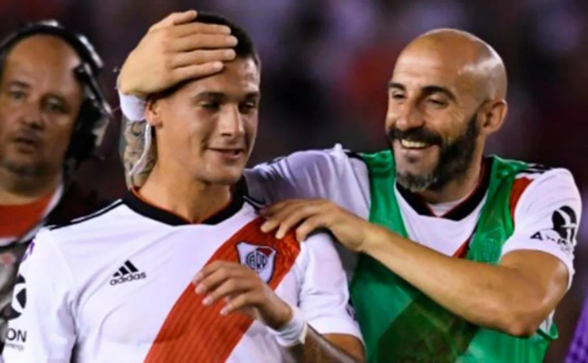 Lucas Martínez Quarta comentó la publicación de River en la cual se lo veía a Javier Pinola con pelo.