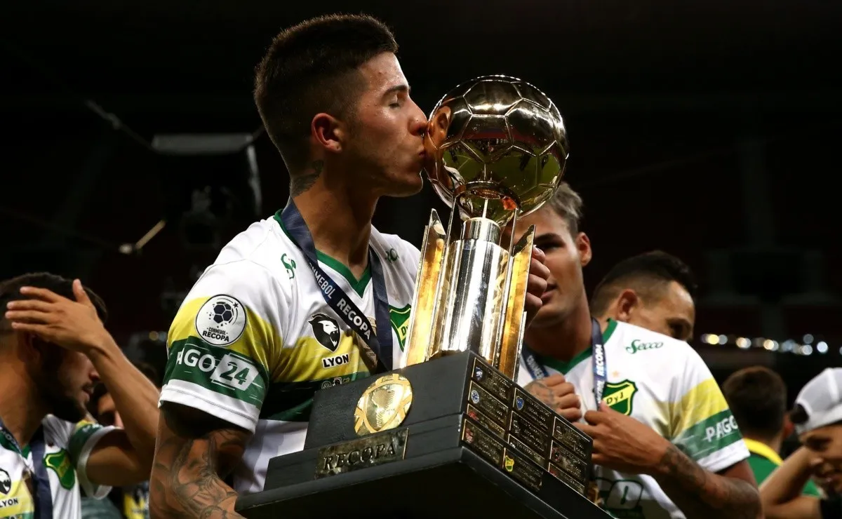 Enzo Fernández, Nahuel Gallardo y Franco Paredes, jugadores de River que están a préstamo ganaron la Recopa Sudamericana con Defensa y Justicia.