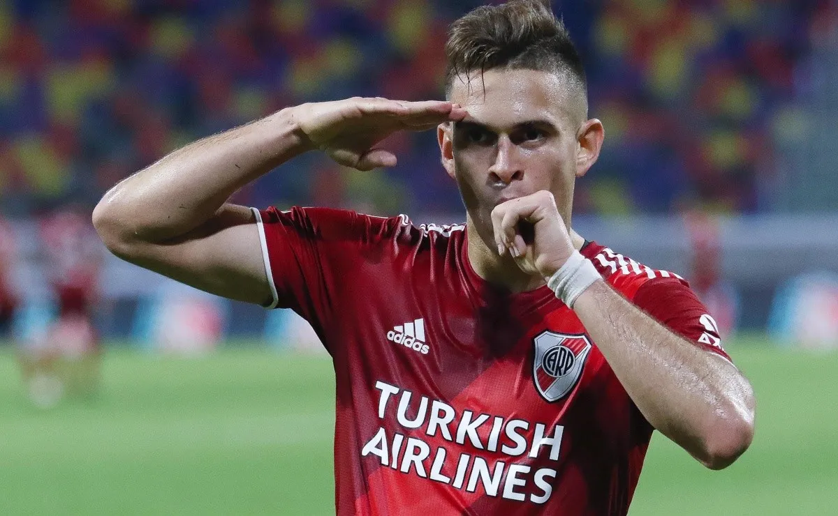 Rafael Borré coronó un golazo en la noche de Santiago del Estero
